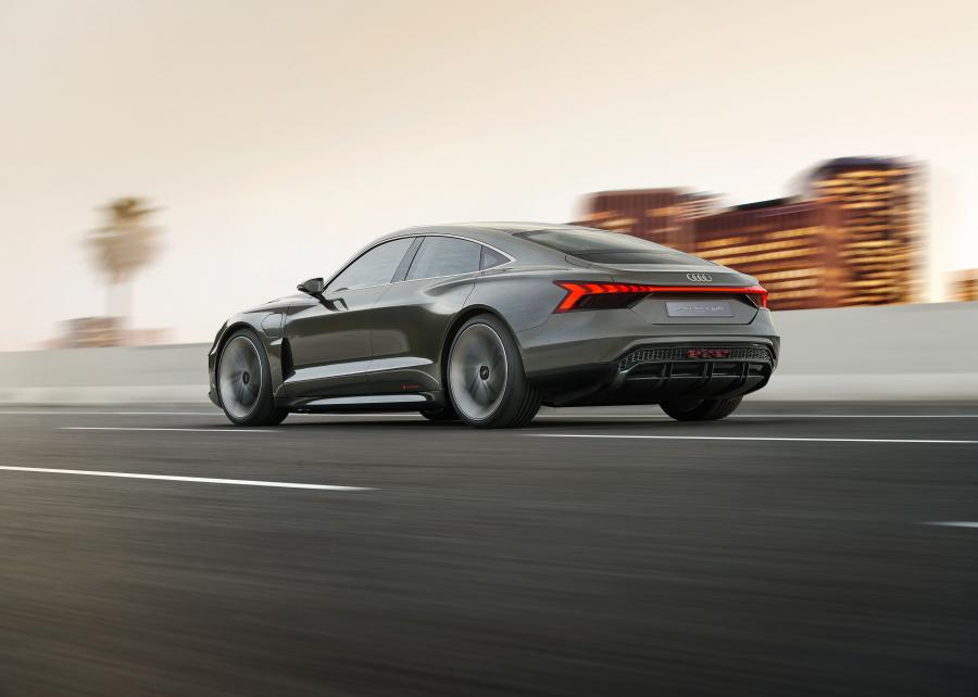  Audi e-tron GT Concept 2018 года  (фото 2 из 69)